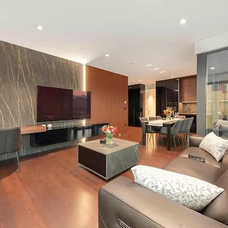 Апартаменти Skyline Luxury Jana